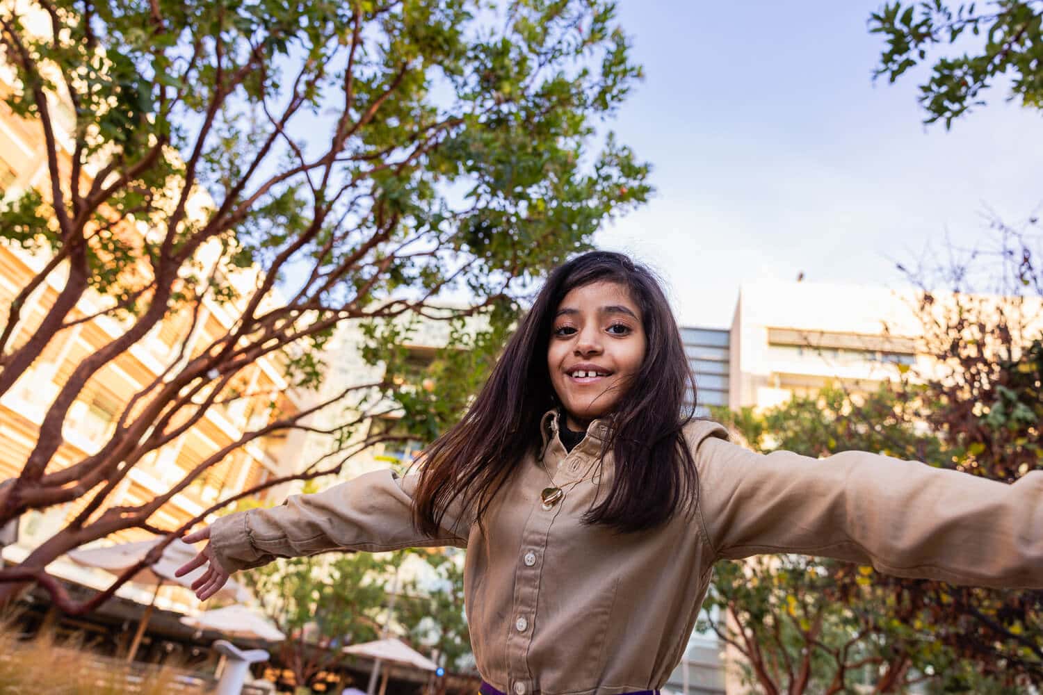 Leen with arms outstretched