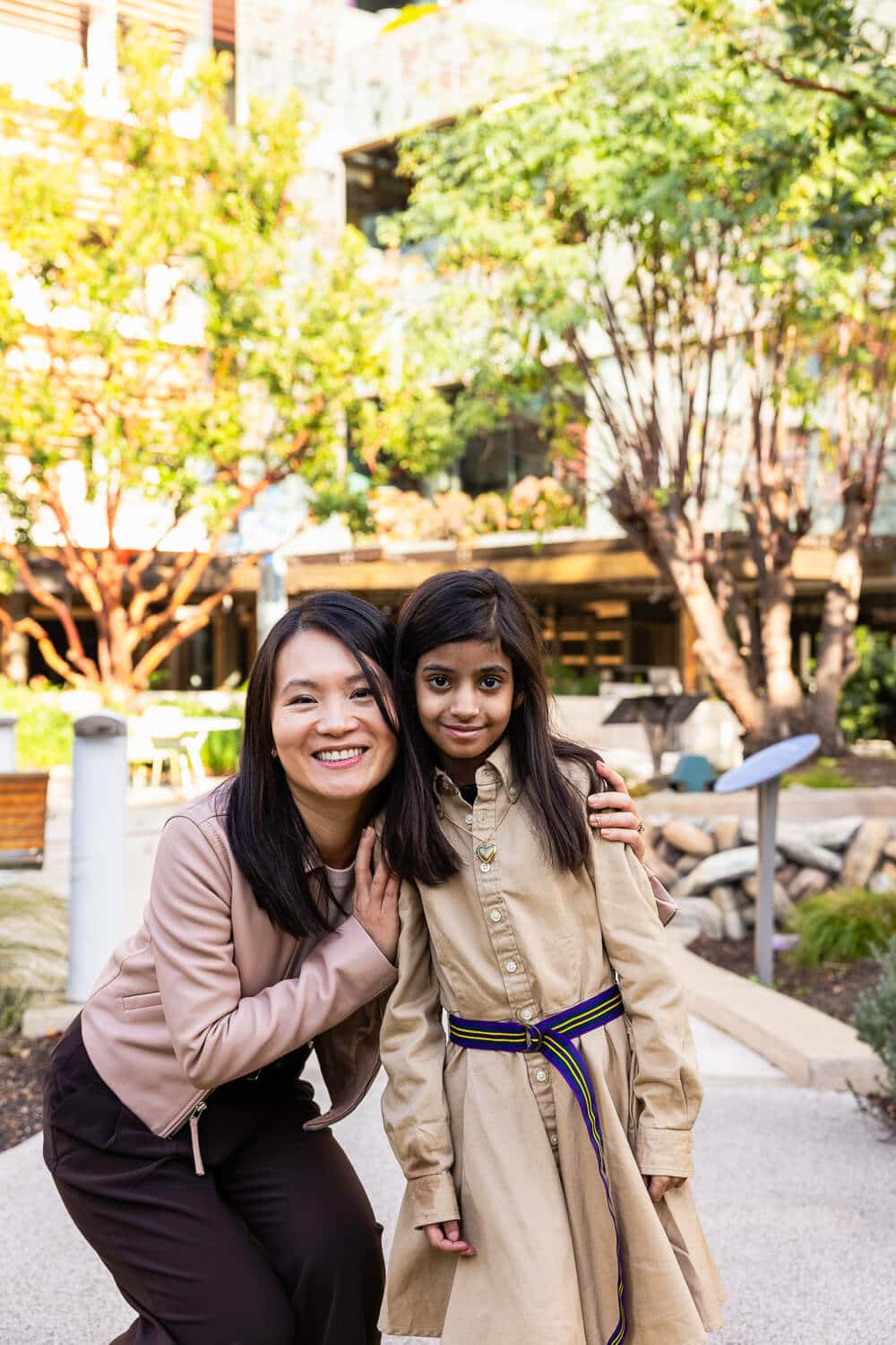 Dr. Si and Leen, exterior