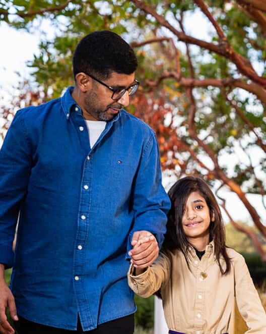 Leen and father Mohammed walking