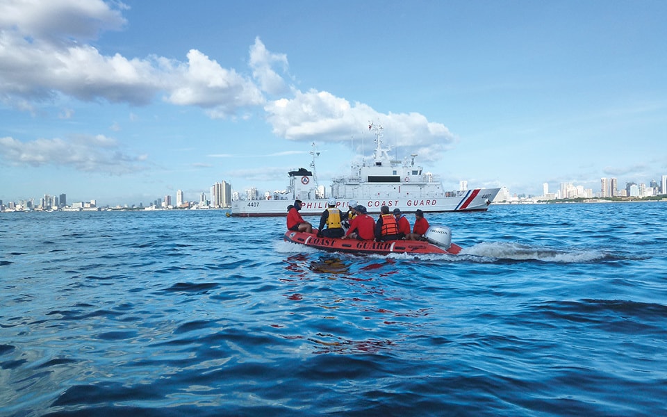 Speedboat training for the Philippine Coast Guard in 2017 (the white hull was provided by Japan).